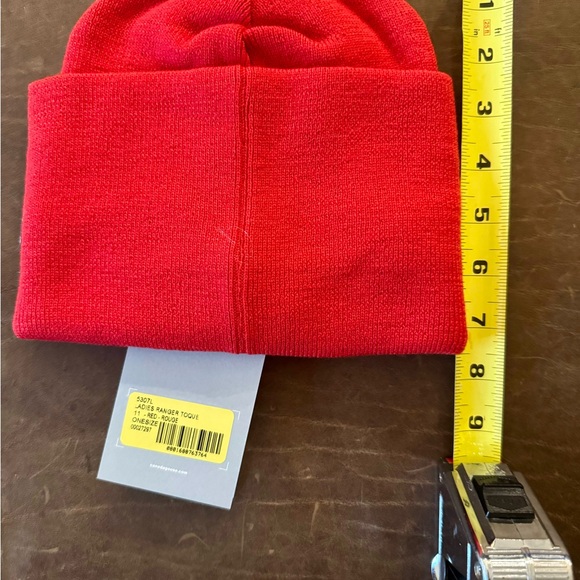 Canada Goose NWT Ladies Ranger Toque Red - Picture 6 of 6